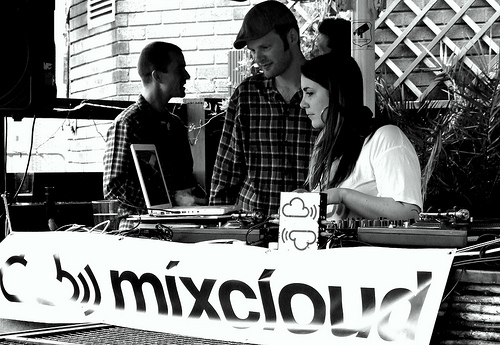 give you 100 awesome comments mixcloud to your music
