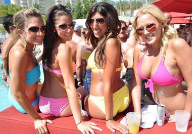 promote your website from our beautiful model pages reaching a total of 500,000+ potential customers 