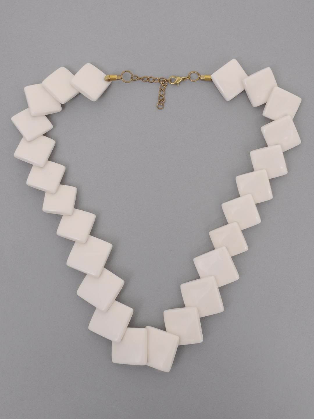 create a white indian necklace
