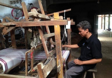 300 Seconds Traditional Weaving Video